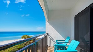 Property grounds - Gulf Front, Modern Coastal 3rd Floor Unit, Sleeps 6 +Free Attraction Tickets! (Santa Rosa Beach)
