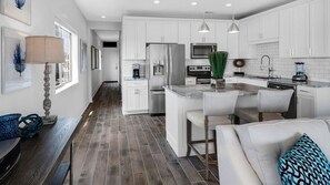 Fridge, microwave, oven, stovetop - Gulf Side & overlooks Pool in Seagrove , Sleeps 6 + Free Attraction Tickets! (Santa Rosa Beach)