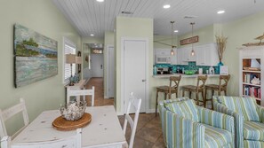 Dining - Updated Gulf Front in Seagrove, Direct Sunset View + Free Attraction Tickets! (Santa Rosa Beach)