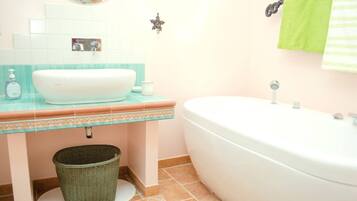 Ensemble douche/baignoire, bidet