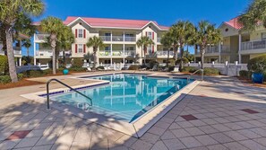 A heated pool - Family & Dog Friendly, Near Beach + Free Tickets: Dolphin Cruise & More! (Santa Rosa Beach)