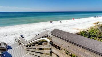 Una playa cerca