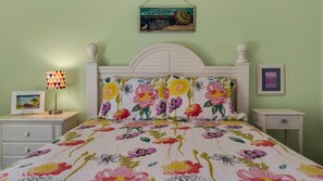1 bedroom, iron/ironing board, free WiFi, bed sheets - Family & Dog Friendly, Near Beach + Free Tickets: Dolphin Cruise & More! (Santa Rosa Beach)