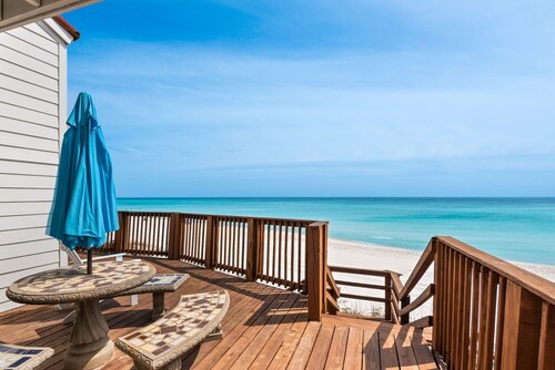 Gulf Front, Steps to Beach, Sleeps 11 + Attraction Tickets!
