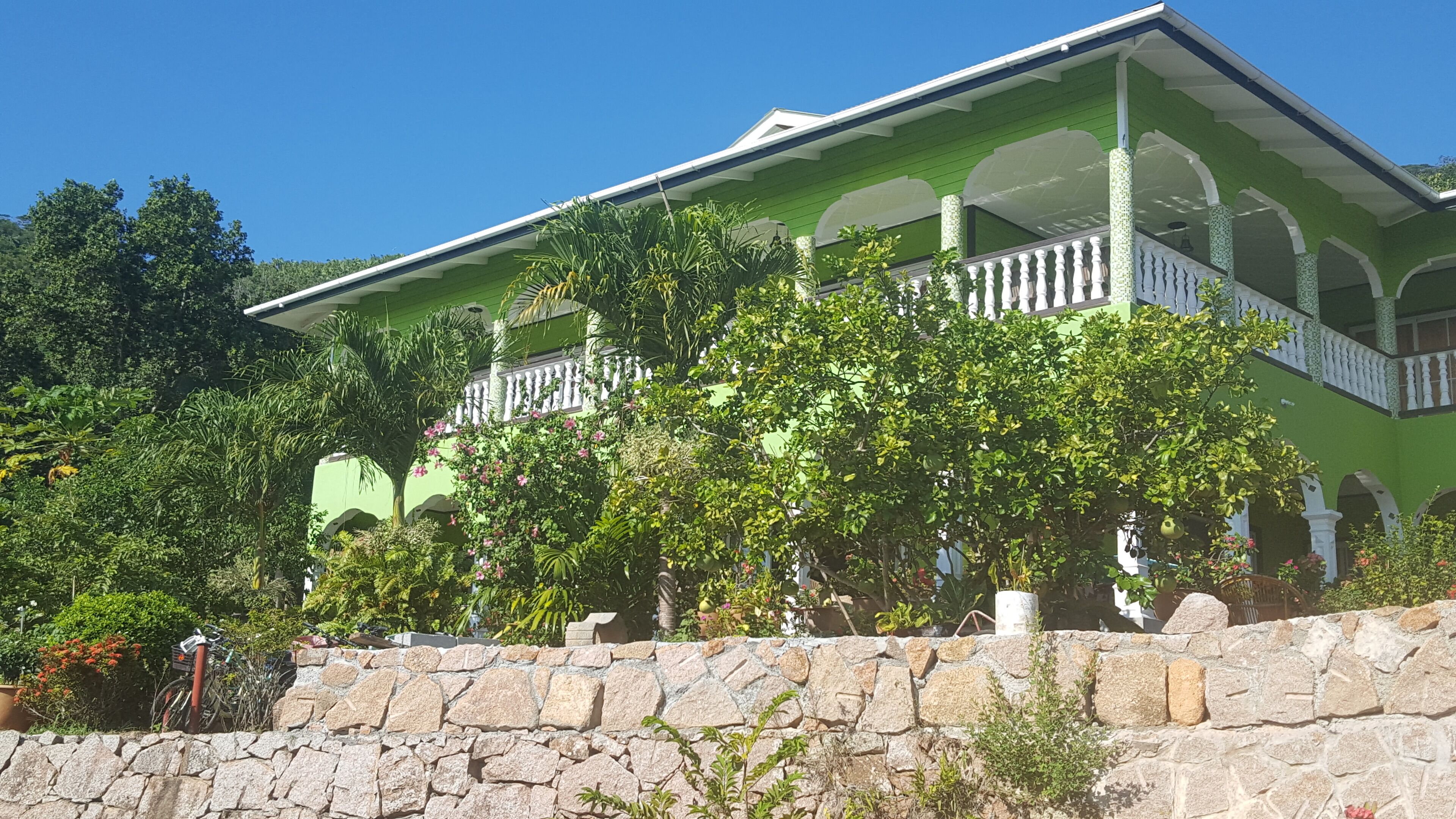 Large new room in superb guesthouse. Sea view