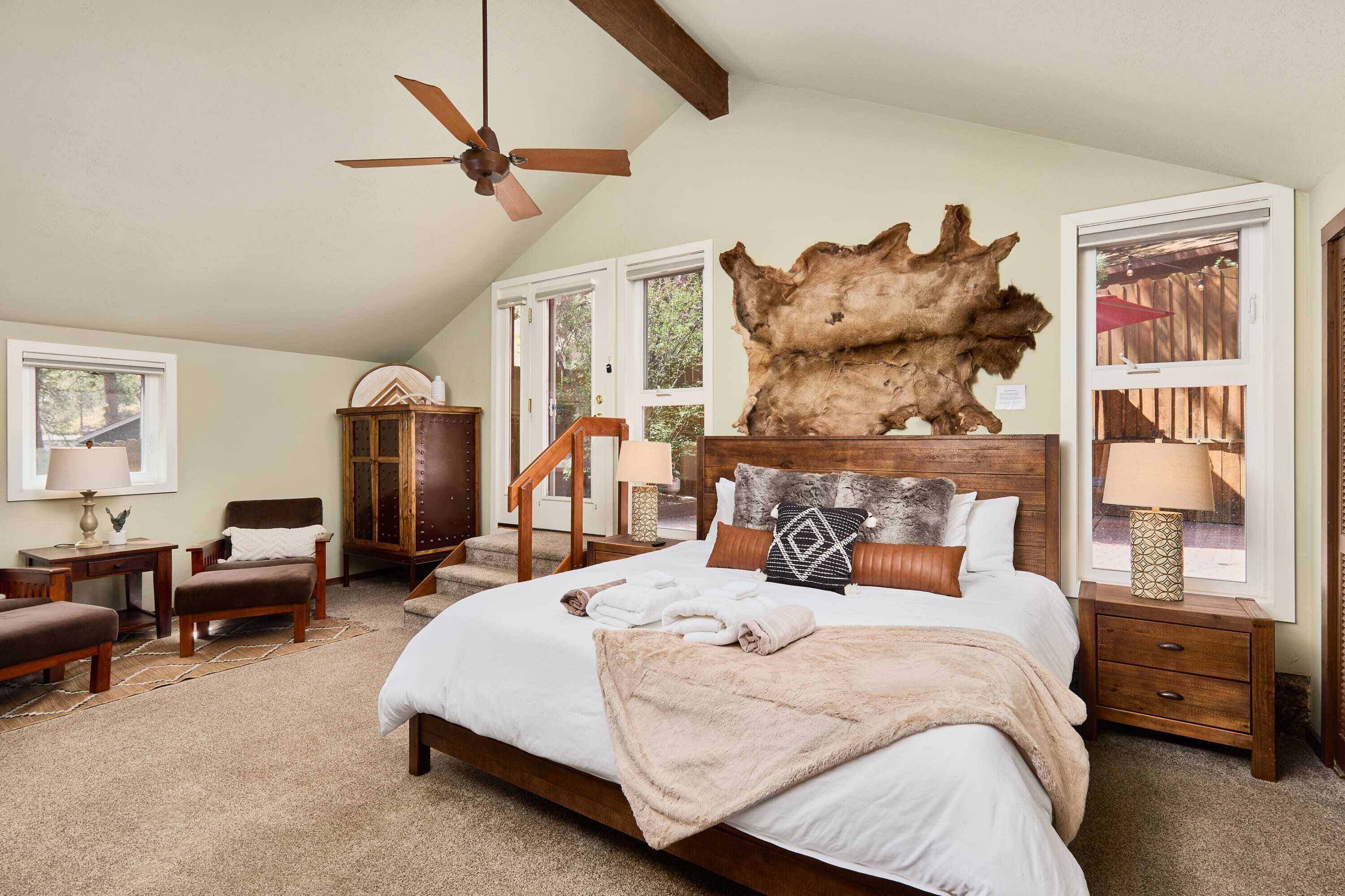 2 bedrooms, desk, iron/ironing board, travel crib