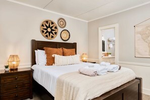 2 bedrooms, desk, iron/ironing board, travel crib