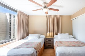 1 bedroom, iron/ironing board, free WiFi, bed sheets - Spacious 14th Floor Corner Suite, Partial Diamond Head and Ocean Views, FREE Parking! (Honolulu)