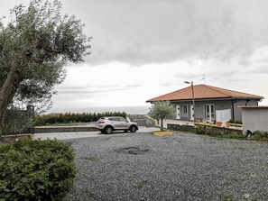 Free self-parking - Villa Antonio (Aci Castello)