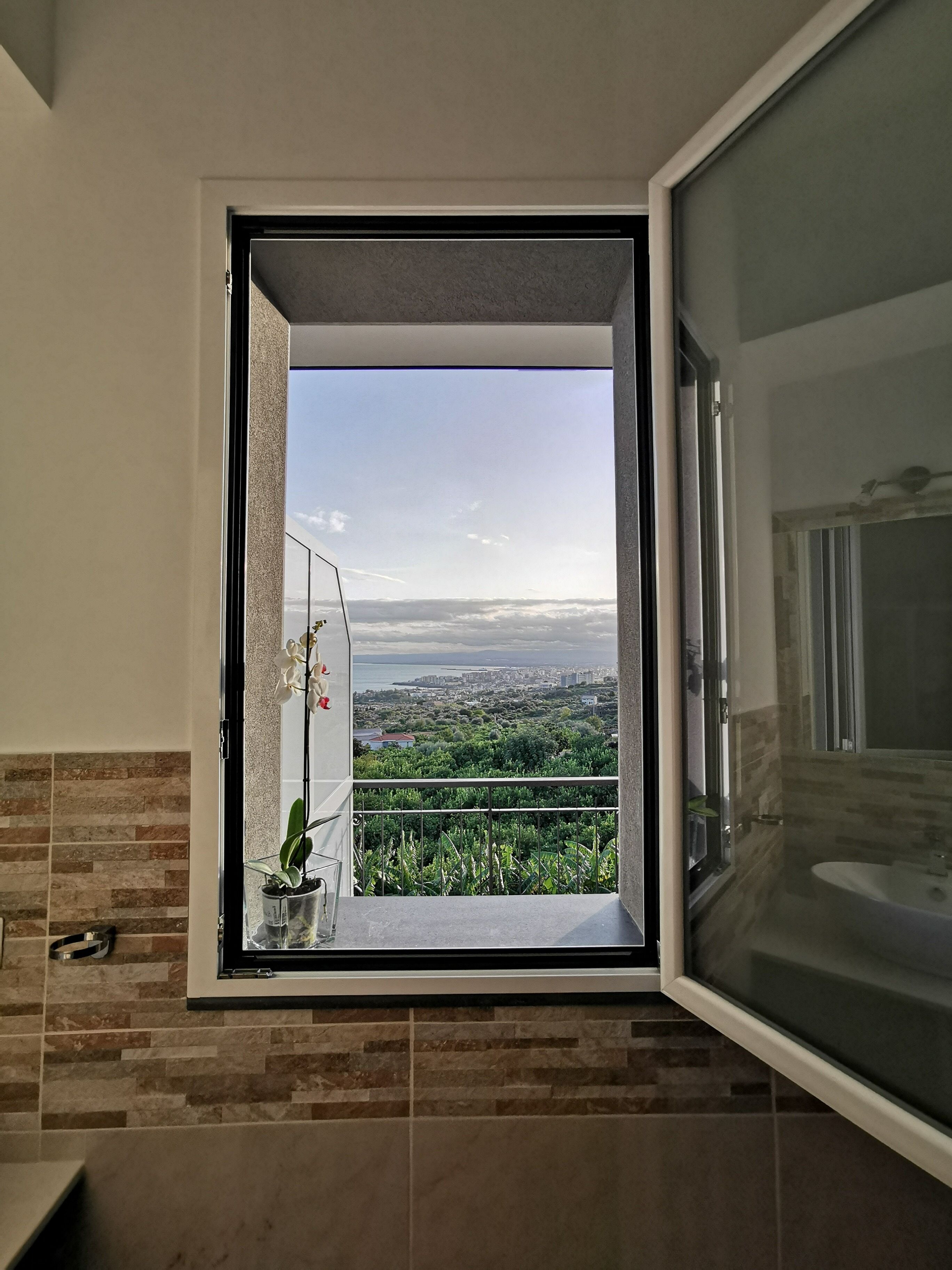 Dreibettzimmer | Badezimmer | Dusche, Regendusche, Haartrockner, Bademäntel