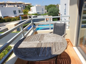 Outdoor dining - Modern Villa · Private Pool · Near Beach & Strip (Albufeira)