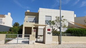 Exterior - Modern Villa · Private Pool · Near Beach & Strip (Albufeira)