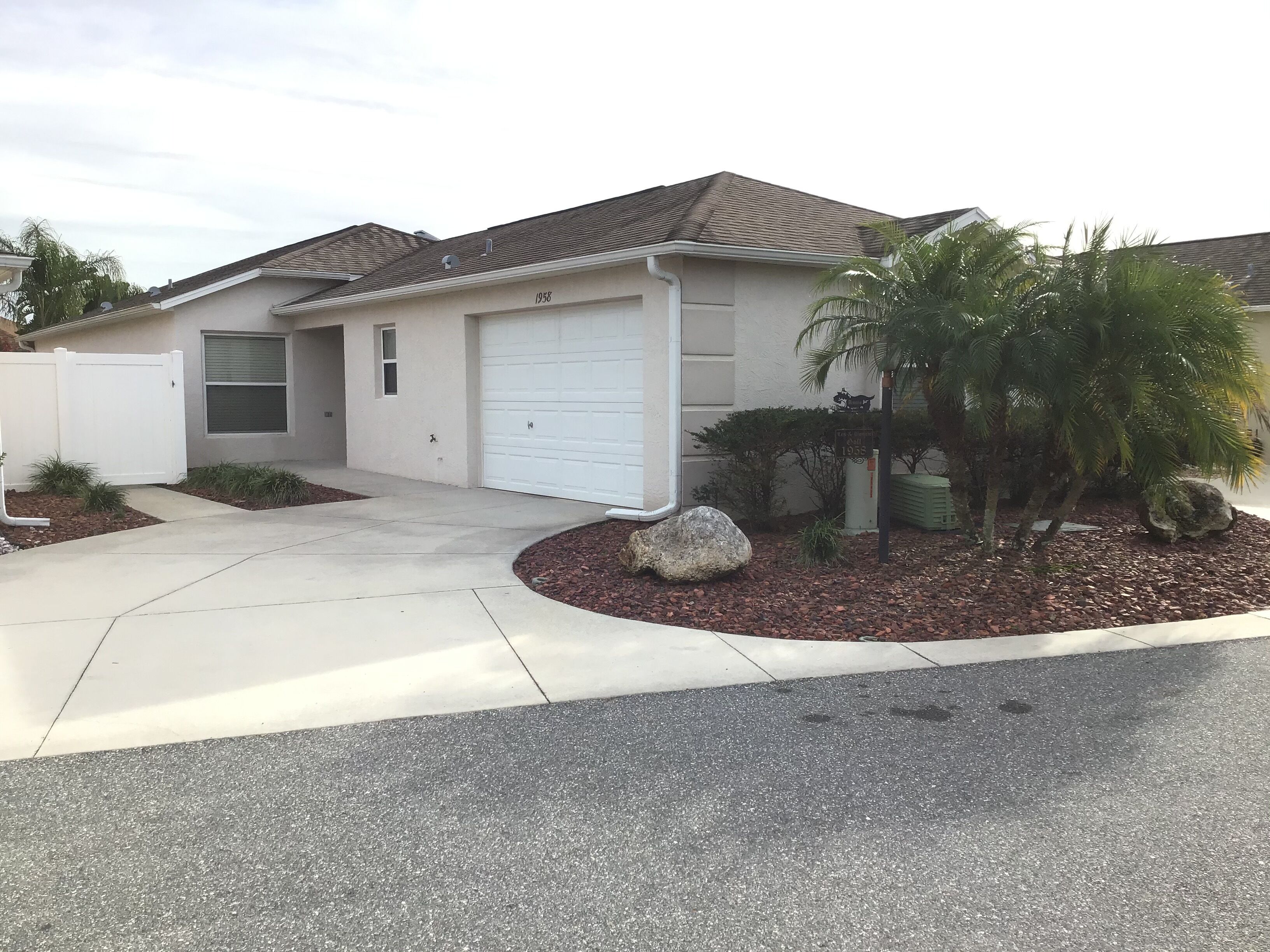 Charming 3BR Home in The Villages Your Perfect Blend of Comfort & Convenience