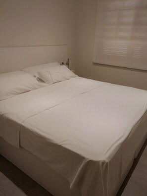 1 slaapkamer, een strijkplank/strijkijzer, wifi, beddengoed