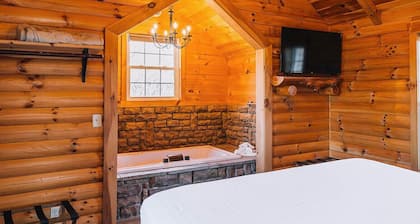 Luxury Cabin with Hot Tub, Kitchen, Living Room, Fireplace - Sleeps up to 4