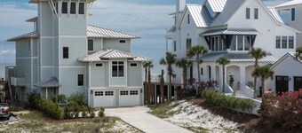 All's Well on Scenic Dune Lake ~ Dog-Friendly + Free Attraction Tickets!