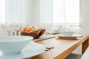 Lägenhet - 2 sovrum - utsikt mot bergen - bottenvåning (Quartier fuer 4, cleaning fee 85 EUR) | Matservice på rummet