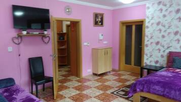 1 bedroom, iron/ironing board, free WiFi, wheelchair access