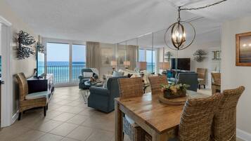 Een smart-tv en een dvd-speler