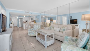 Smart TV, DVD player - Gulf-front, Private Beach, Seasonal Beach Chairs & Free Attraction Tickets! (Santa Rosa Beach)