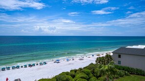 On the beach - Gulf-Front w/ Private Beach Access, Beach Setup, Pool + Free Tickets! (Santa Rosa Beach)