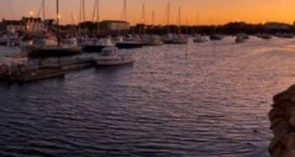 TrĂšs belle maison rĂ©novĂ©e les pieds dans lâeau