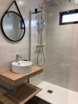 Shower, hair dryer, towels, toilet paper