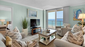 Smart TV, DVD player - Great Location, Private Beach, Pool, Beach Chairs + Free Attraction Tickets! (Santa Rosa Beach)