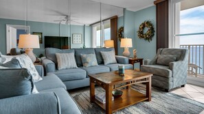 Smart TV, DVD player - Private Beach Access with Beach setup, Sleeps 6 + Free Attraction Tickets! (Santa Rosa Beach)