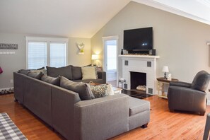 TV - Renovated three bedroom home with central air-walk to beach! (Dennis Port)