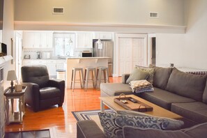 TV - Renovated three bedroom home with central air-walk to beach! (Dennis Port)