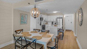 Dining - Gulf Front w/ Private Beach, Free Seasonal Beach Chairs & Attraction Tickets! (Santa Rosa Beach)