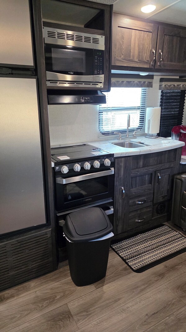 Fridge, microwave, oven, stovetop