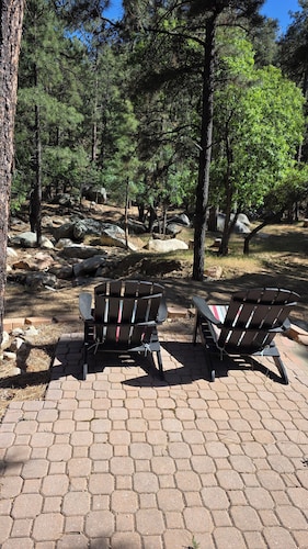 Mountain Vacation Surrounded By Wildlife In The  Tall Pines and Resort Area
