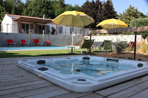 Bain à remous extérieur