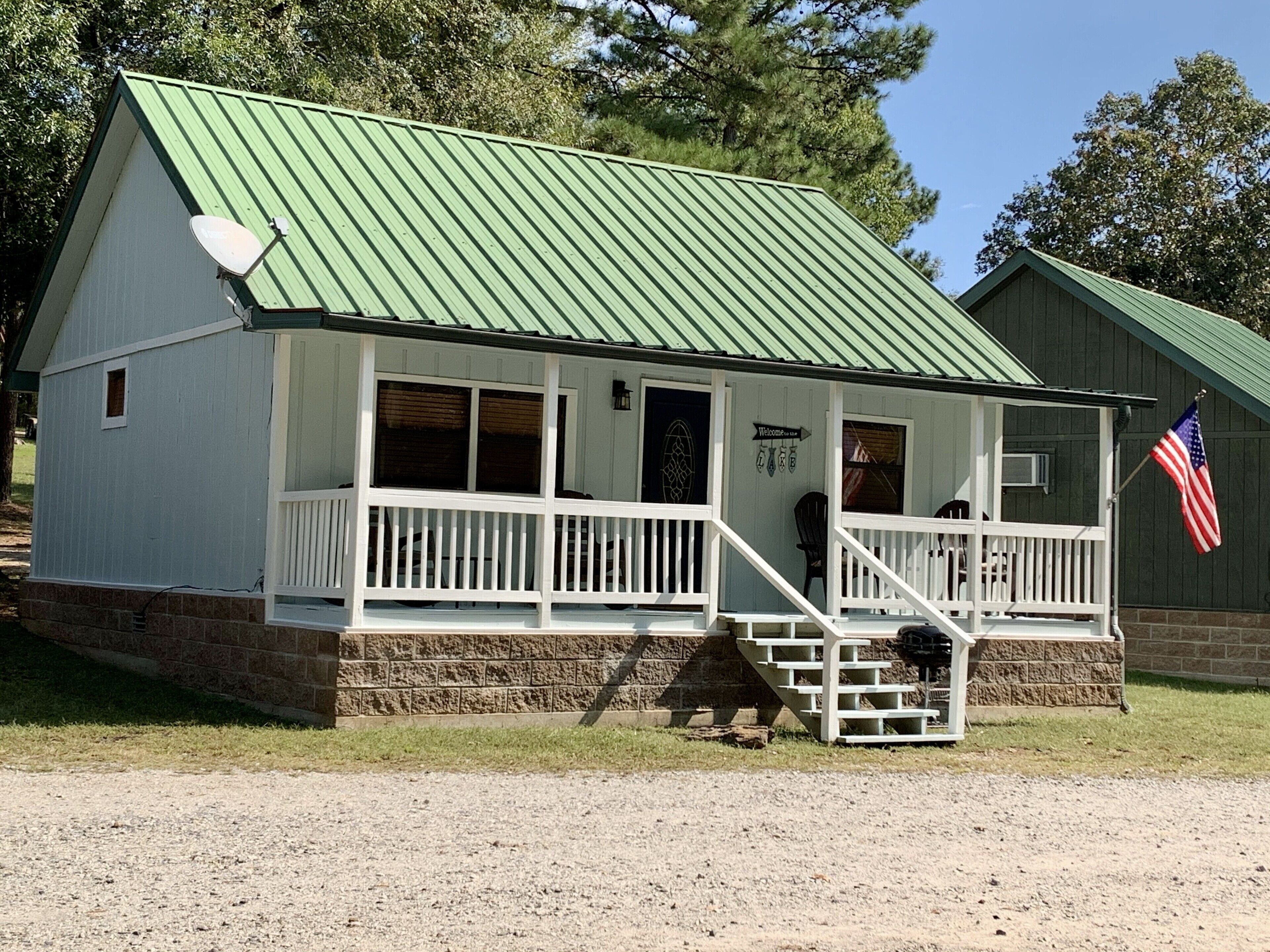 Lakefront Cabin on Lake Hamilton minutes from downtown Hot Springs w/Boat Slip