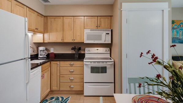 ثلاجة، ميكروويف، فرن، موقد طهي مسطح