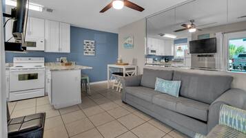 Een smart-tv en een dvd-speler