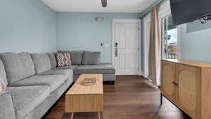 Smart TV, DVD player - Ground Floor, 2 Pools, Tennis, Beautiful Community + Free Attraction Tickets! (Santa Rosa Beach)