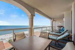 Outdoor dining - Front Row to the Gulf – 3BR Beachfront w/ Big Balcony & Beach Access (Pensacola Beach)