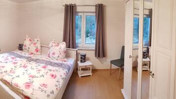 1 habitación, tabla de planchar con plancha, wifi y ropa de cama