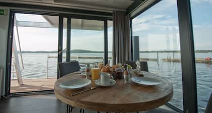 Hausboot Moin Madita mit exklusivem Liegeplatz an der Schlei