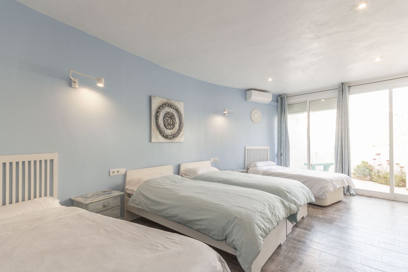 6 habitaciones, tabla de planchar con plancha, wifi y ropa de cama 