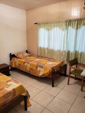 Decoración personalizada, muebles diferentes y escritorio