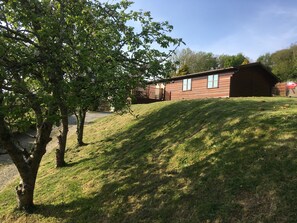 Property grounds - Quiet Sunny South Facing Lodge, Private Decking with Great views & Car Parking (Combe Martin)