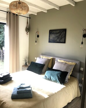 1 bedroom, memory foam beds, free WiFi, bed sheets - B&B The house of the little wood (Ventenac-Cabardès)