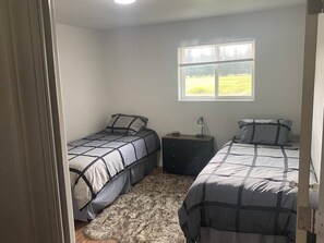 2 bedrooms, WiFi - SALMON RIVERBEND LODGE FISHERMEN CABIN WTH RIVER ACCESS FISH RIGHT OUT YOUR DOOR (Gustavus)