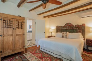 2 Schlafzimmer, Betten mit Memory-Foam-Matratzen, Bügeleisen/Bügelbrett