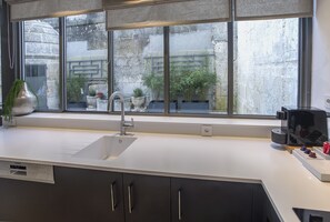 Suite Studio 1 « Côté Cour » | Eget kjøkken | Espressomaskin, kaffetrakter/tekoker og vannkoker