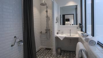 Suite Studio 1 « Côté Cour » | Bathroom shower